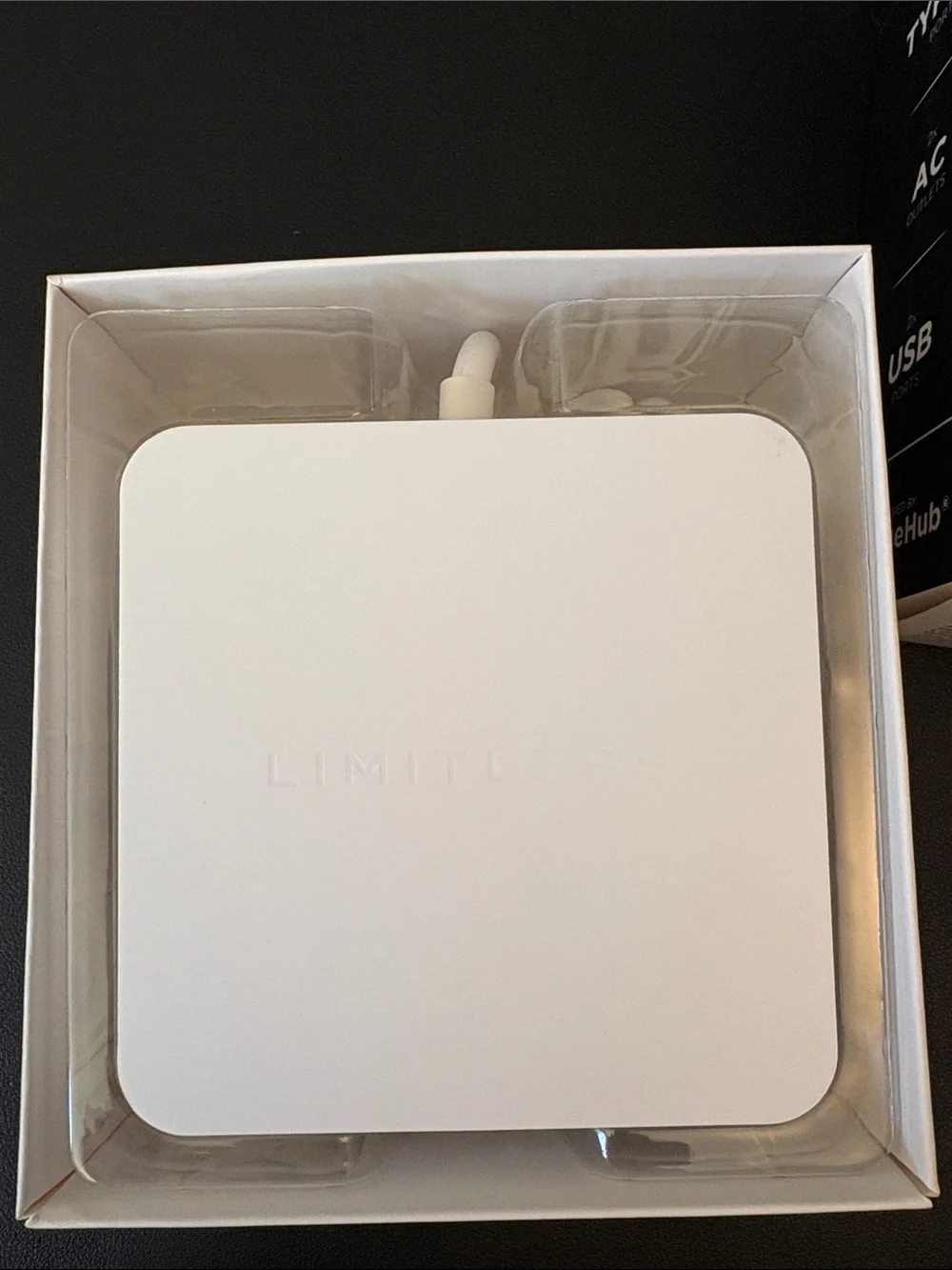Limitless PowerPro 5-Device Charger - White NWOT
